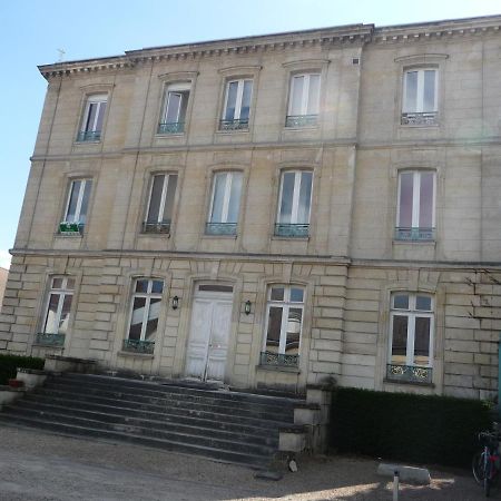 Studio Dans Charmante Batisse De Maitre Compiegnoise Compiègne Exterior foto